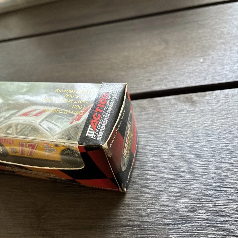 RCCA 1:64 Darrell Waltrip 17 Parts America 1972-1975 Tribute Monte Carlo‎ Box